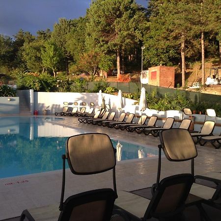 Hôtel Camping Pineta à Urbino Extérieur photo
