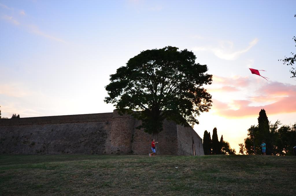 Hôtel Camping Pineta à Urbino Extérieur photo