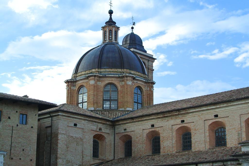 Hôtel Camping Pineta à Urbino Extérieur photo
