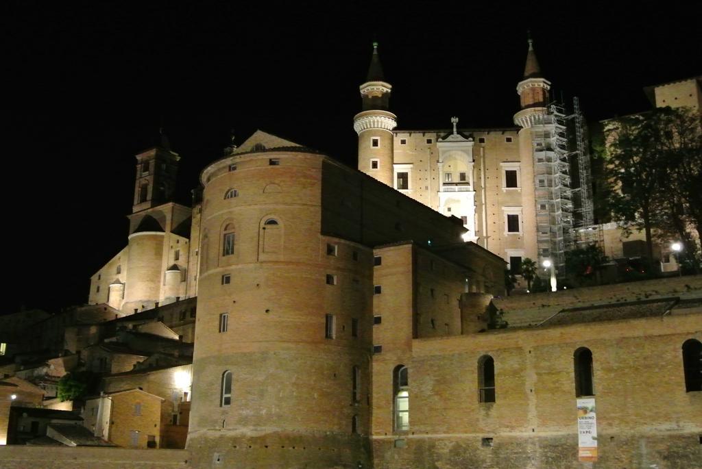 Hôtel Camping Pineta à Urbino Extérieur photo