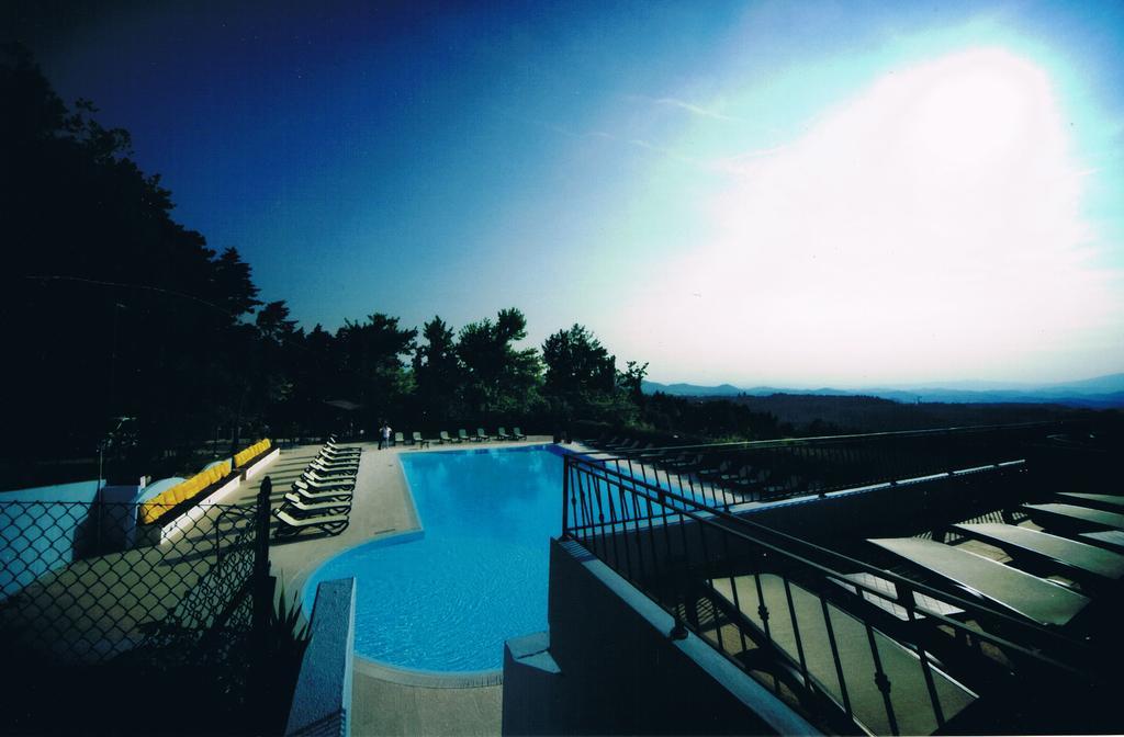 Hôtel Camping Pineta à Urbino Extérieur photo