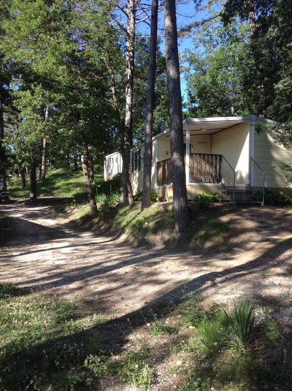 Hôtel Camping Pineta à Urbino Extérieur photo